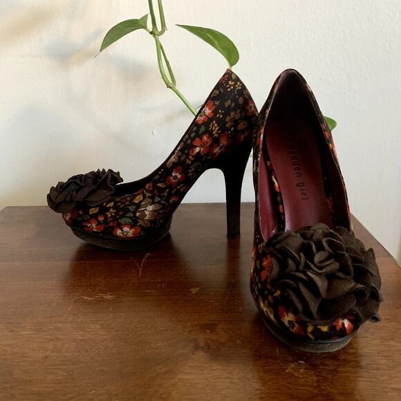 Madden Girl Salza Floral Fabric Platform Brown Suede-like Rosette Pumps Size 5.5 - Picture 3 of 13